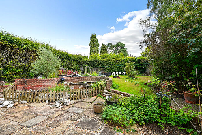 5 Bedroom Detached House For Sale In Silver Glades, Yateley, GU46