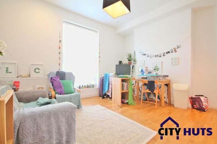 2 Bedroom Flat To Rent In St. John's Grove, London, N19