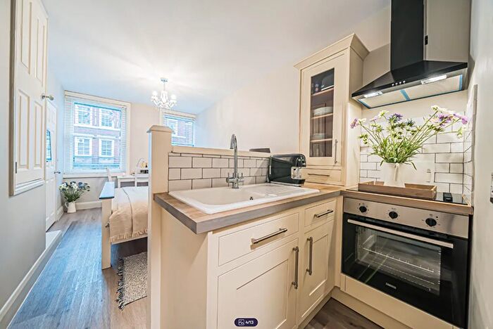 Studio To Rent In High Street, Windsor, SL4