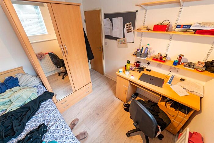 5 Bedroom House To Rent In Leeson Walk, Birmingham, B17