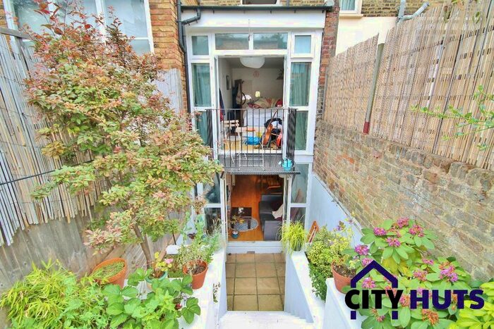 4 Bedroom Flat To Rent In Milton Grove, London, N16