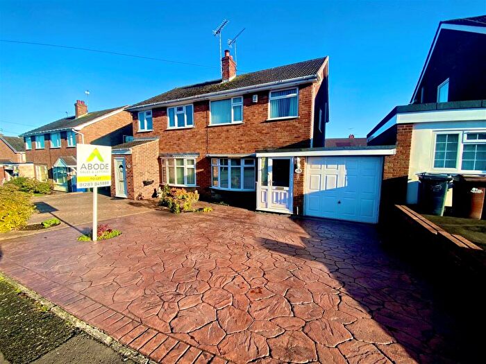 3 Bedroom Semi Detached House For Sale In Hornbrook Road, Burton On Trent, Staffordshire, DE13