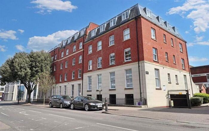 2 Bedroom Flat For Sale In Flagstaff Court, Canterbury, CT1