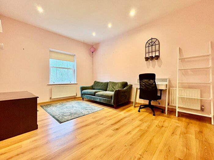 1 Bedroom Apartment To Rent In Bowsher Court, Ware, SG12