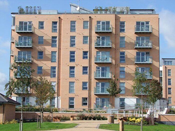 2 Bedroom Flat To Rent In Queen Mary Avenue, E18