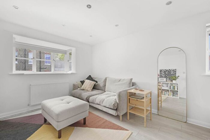 1 Bedroom Apartment To Rent In Burnham Street, Bethnal Green, E2