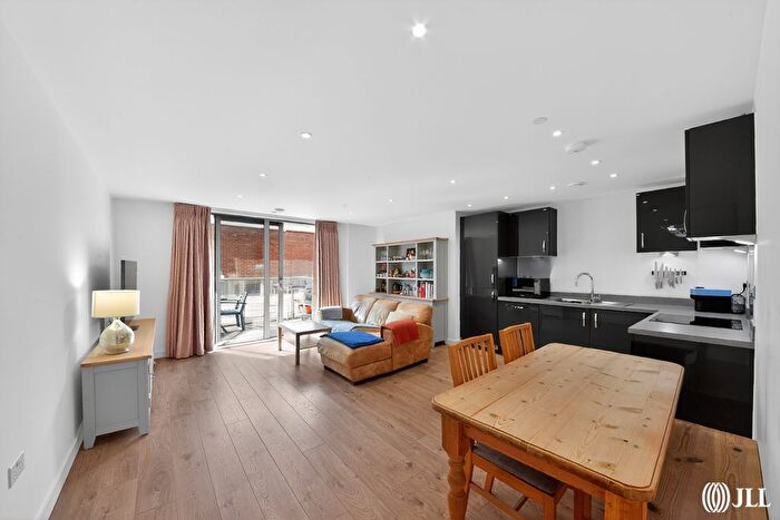 2 Bedroom Flat For Sale In Saunders Ness Road, London, E14