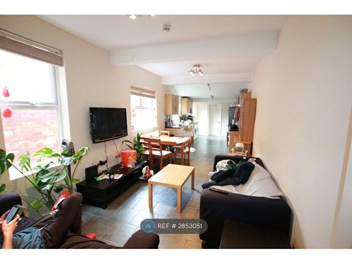 6 Bedroom Terraced House To Rent In College Road, Reading, RG6