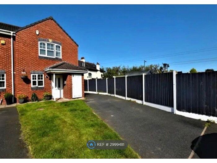 3 Bedroom Terraced House To Rent In Ingle Nook Close, Manchester, M31