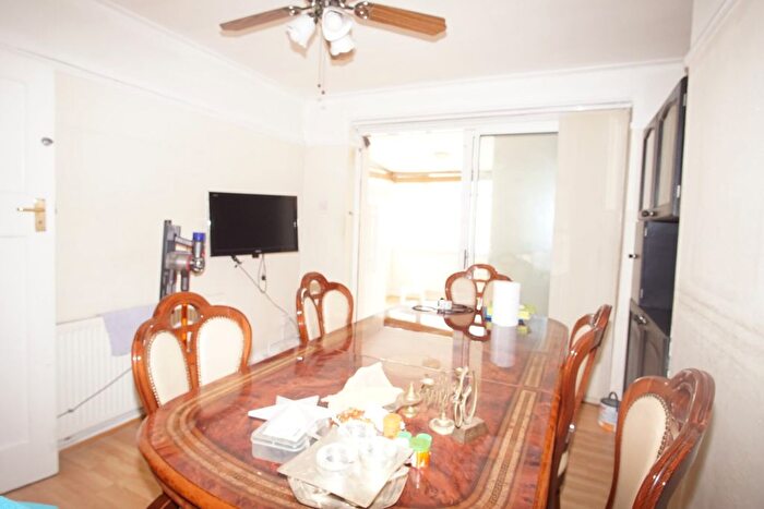 3 Bedroom Semi-Detached House For Sale In Whitton Avenue East, Greenford, UB6