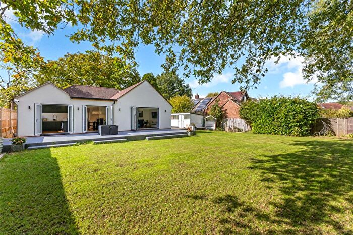 4 Bedroom Bungalow For Sale In Canonbury, Rotherwick, RG27