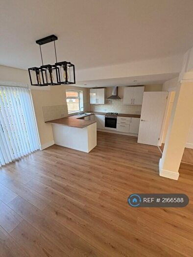 3 Bedroom Semi-Detached House To Rent In Penrose Avenue East, Huyton, L14