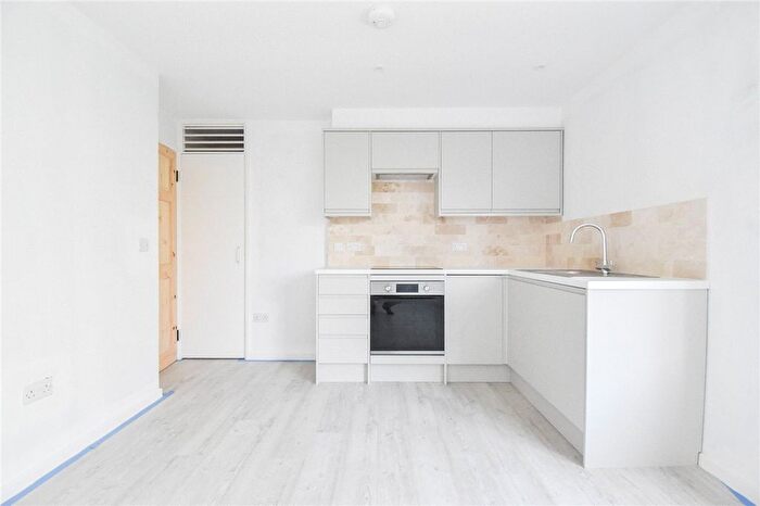 2 Bedroom Flat To Rent In Gilbert Close, Cambridge, CB4