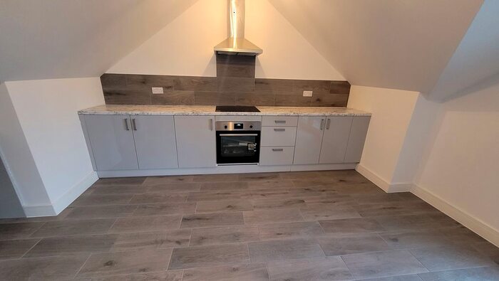 2 Bedroom Flat To Rent In Cricket Road, Oxford, OX4