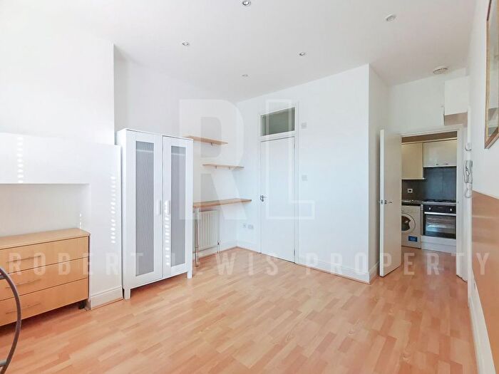 1 Bedroom Studio To Rent In Ballards Lane, London, N3