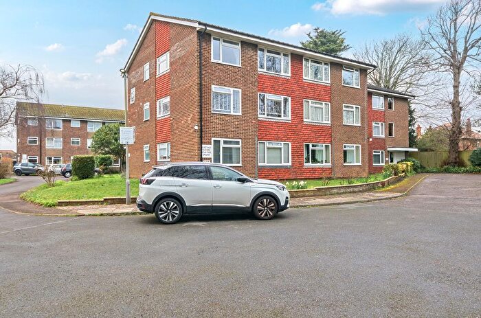 2 Bedroom Flat To Rent In Broadwater Hall, South Farm Road, Worthing, West Sussex, BN14