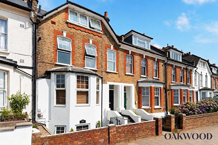 3 Bedroom Flat For Sale In Cranwich Road, Stoke Newington, N16