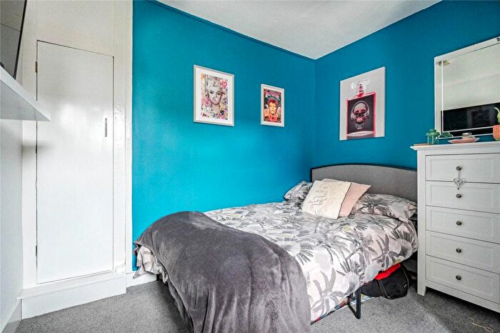 2 Bedroom Terraced House For Sale In Chiltern Road, Dunstable, Bedfordshire, LU6