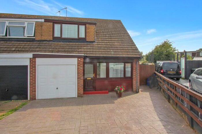 3 Bedroom Semi-Detached House For Sale In Priory Crescent, Roade, Northampton, NN7
