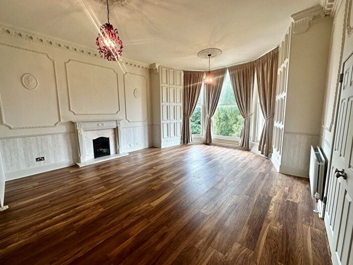 3 Bedroom Flat To Rent In Claremont Crescent, Edinburgh, EH7