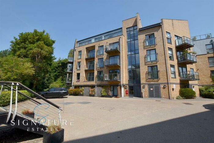 2 Bedroom Flat To Rent In The Embankment, Nash Mills Wharf, Hemel Hempstead, HP3