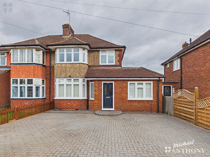 3 Bedroom Semi Detached House For Sale In Turnfurlong, Aylesbury, HP21