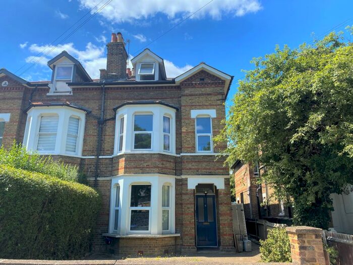 3 Bedroom Apartment To Rent In Montem Road, Forest Hill, London, SE23