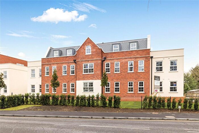 1 Bedroom Flat For Sale In Jubilee Gardens, Oatlands Drive, Weybridge, KT13