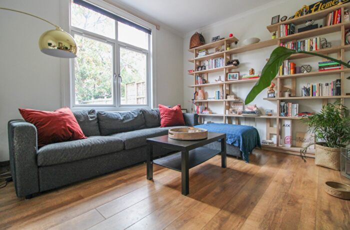 3 Bedroom Maisonette To Rent In Addiscombe Court Road, Croydon, London, CR0