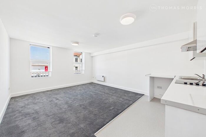 1 Bedroom Apartment To Rent In - High Street, St Neots, PE19