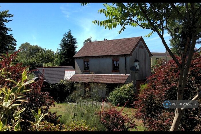 Studio To Rent In Bryncoch, Bridgend, CF32