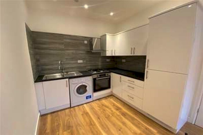 2 Bedroom Flat To Rent In Dickenson Road, Manchester, M13