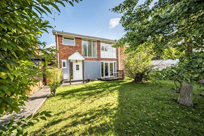 4 Bedroom Detached House For Sale In Broadleas Park, Devizes, SN10