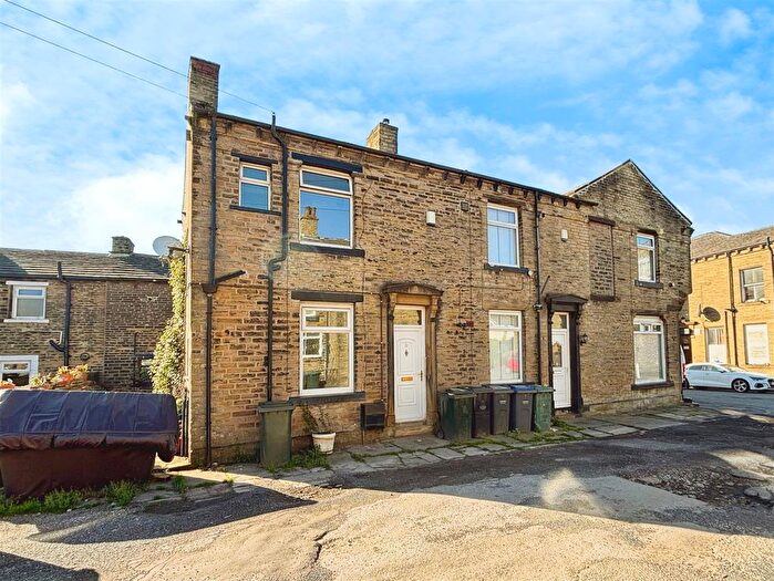 2 Bedroom End Of Terrace House For Sale In Hill Street, Bradford, BD6