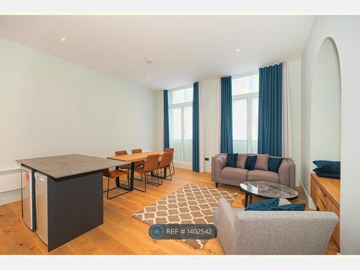 3 Bedroom Flat To Rent In Westbourne Grove, London, W2