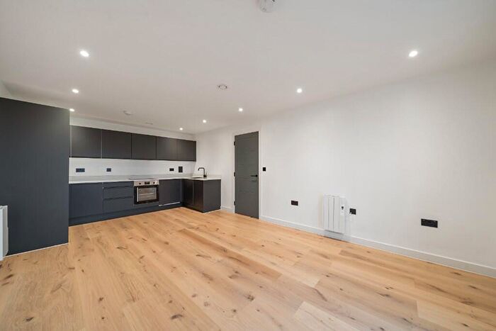 1 Bedroom Flat To Rent In Gladstone Park Gardens, London, NW2