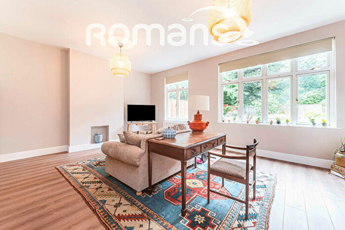 4 Bedroom Semi-Detached House To Rent In Twyford Road, RG40