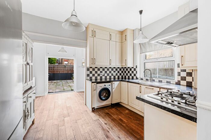 2 Bedroom Flat To Rent In Little Ealing Lane, Ealing, W5