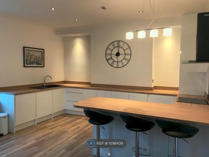 2 Bedroom Flat To Rent In Clarendon Road, Leeds, LS2