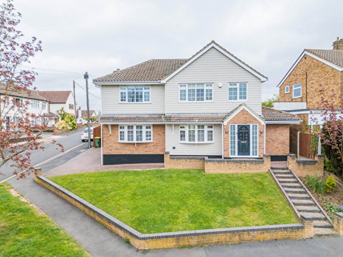 4 Bedroom Detached House For Sale In Beech Avenue, Rayleigh, SS6