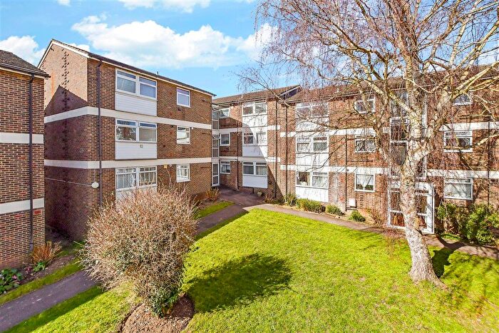 2 Bedroom Flat For Sale In Tonbridge Road, Maidstone, Kent, ME16