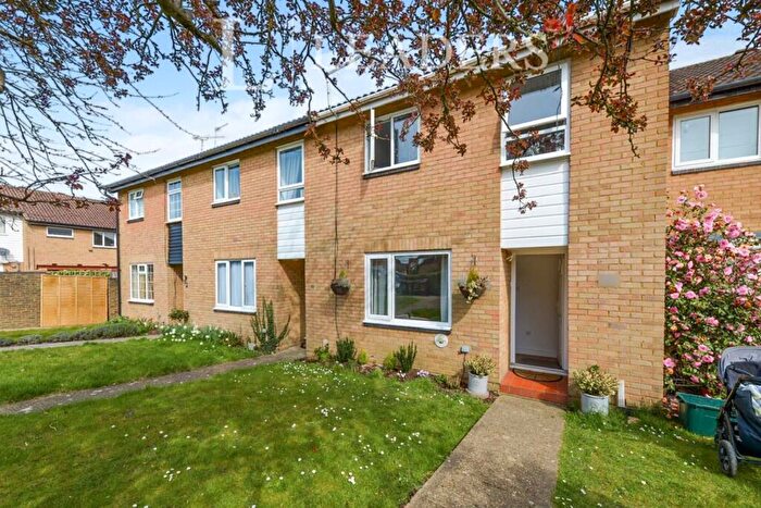 3 Bedroom Semi-Detached House To Rent In Craiglands, AL4