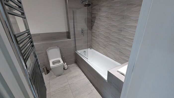 1 Bedroom Flat To Rent In Paragon House, Seymour Grove, M16
