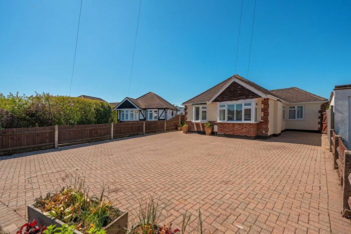 3 Bedroom Detached Bungalow For Sale In Lois Drive, Shepperton, TW17