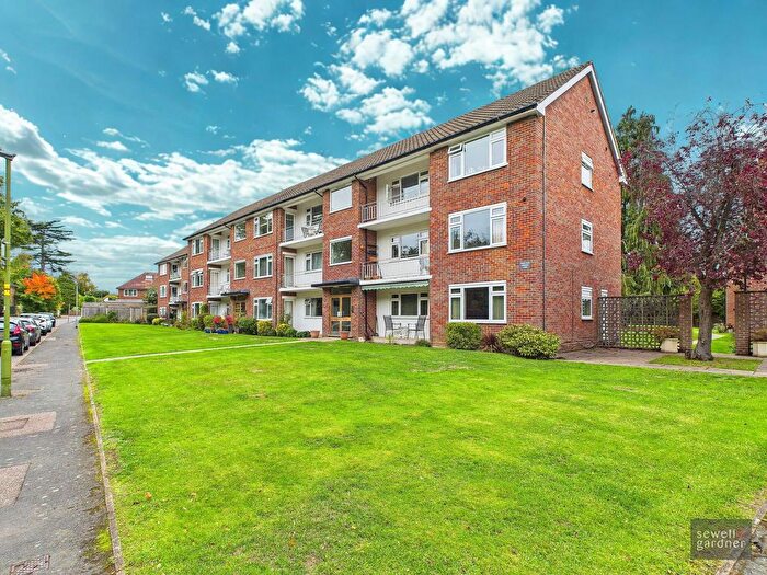 3 Bedroom Flat For Sale In Stratford Road, Watford, WD17