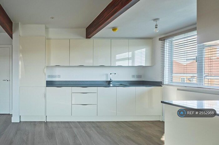 2 Bedroom Flat To Rent In Kingsgate Avenue, London, N3