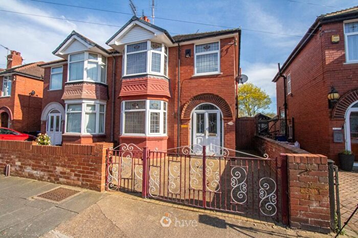 3 Bedroom Semi Detached House For Sale In Manor Drive, Bennetthorpe, Doncaster, DN2
