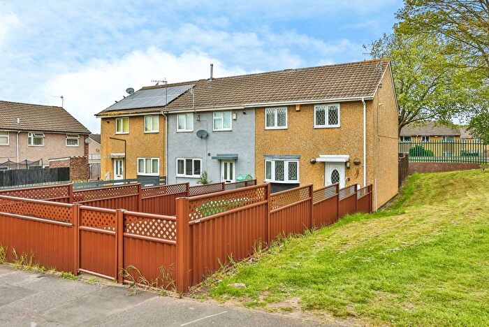 2 Bedroom End Terrace House For Sale In Dunholme Close, Nottingham, Nottinghamshire, NG6