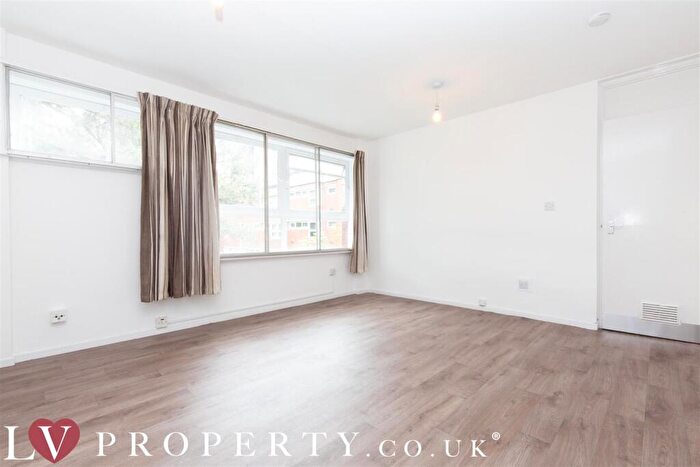 2 Bedroom Apartment To Rent In Roseland Way, Birmingham, B15