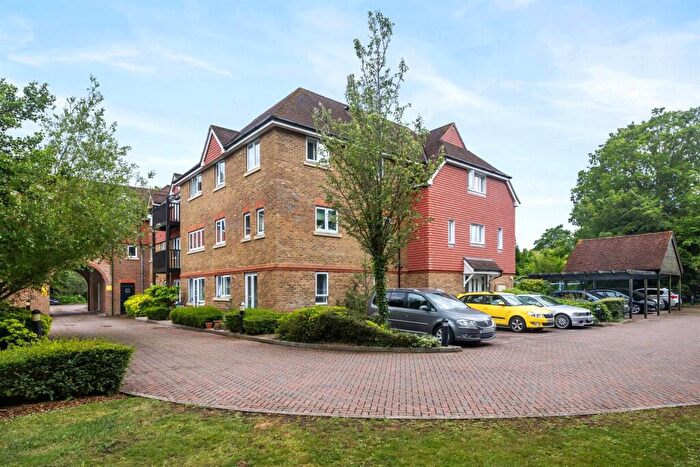 2 Bedroom Flat To Rent In Copthorne Common Road, Copthorne, Crawley, RH10